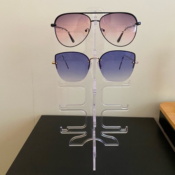 SHEIN Plastic Sunglasses Stand - Picture 1 of 6
